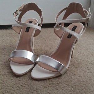 Zabella Rue White Criss-Cross Strap Heels Size 8